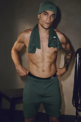 7" Conquer React Performance Short - Clover Green