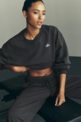 Cropped Accolade Crewneck - Anthracite