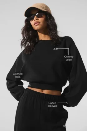 Cropped Accolade Crewneck – Black